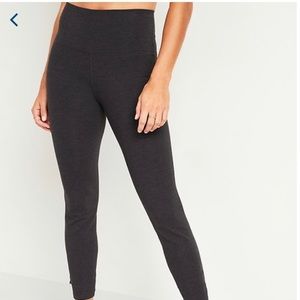 Old Navy Active High Waisted Balance Twist Hem